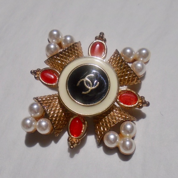 Jewelry - FAUX Channel Brooch Pin
